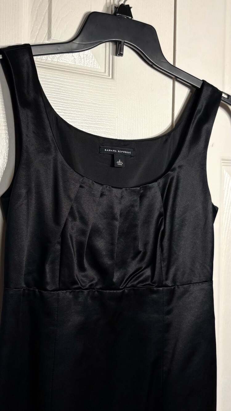 Banana Republic Black Satin Pleated Scoop Neck Sheath Dress Size 2 #537 - Picture 6 of 8